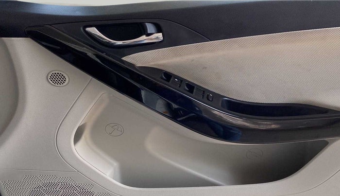 2022 Tata NEXON XZ PLUS (HS) DIESEL, Diesel, Manual, 24,072 km, Driver Side Door Panels Control