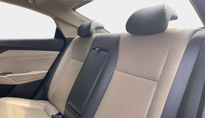 2018 Hyundai Verna 1.6 VTVT SX (O) AT, Petrol, Automatic, 39,830 km, Right Side Rear Door Cabin