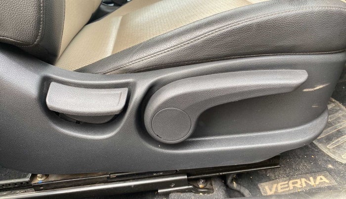 2018 Hyundai Verna 1.6 VTVT SX (O) AT, Petrol, Automatic, 39,830 km, Driver Side Adjustment Panel