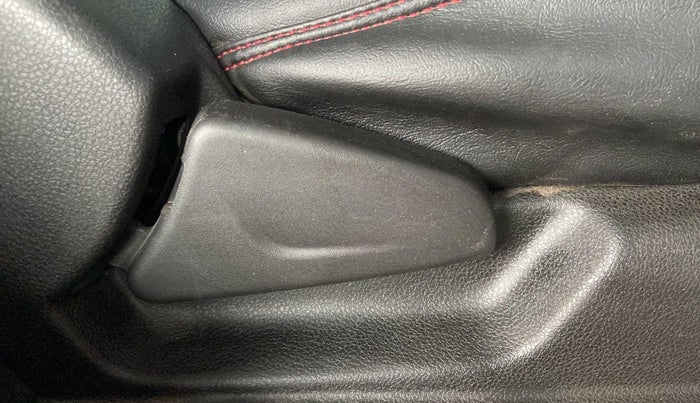 2023 Renault Kwid RXT 1.0, Petrol, Manual, 12,901 km, Driver Side Adjustment Panel