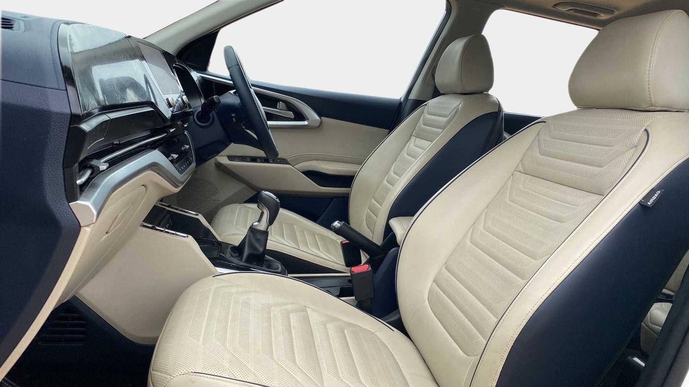 2022 KIA CARENS LUXURY PLUS 1.4 PETROL 6 STR, Petrol, Manual, 20,806 km, Right Side Front Door Cabin