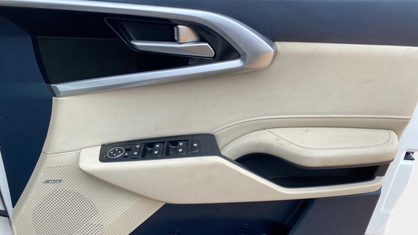 2022 KIA CARENS LUXURY PLUS 1.4 PETROL 6 STR, Petrol, Manual, 20,806 km, Driver Side Door Panels Control