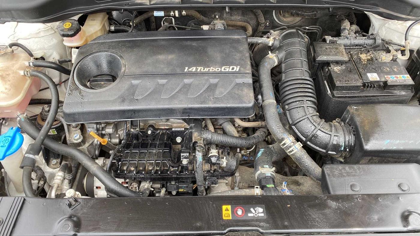 2022 KIA CARENS LUXURY PLUS 1.4 PETROL 6 STR, Petrol, Manual, 20,806 km, Open Bonet