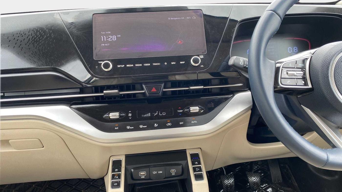 2022 KIA CARENS LUXURY PLUS 1.4 PETROL 6 STR, Petrol, Manual, 20,806 km, Air Conditioner