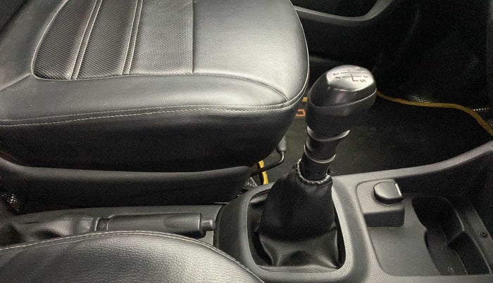2016 Renault Kwid RXT 1.0, Petrol, Manual, 70,309 km, Gear Lever