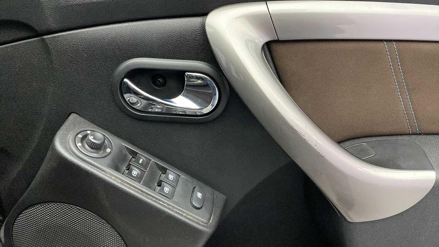 2020 Renault Duster RXZ 1.5 PETROL MT, Petrol, Manual, 43,989 km, Driver Side Door Panels Control