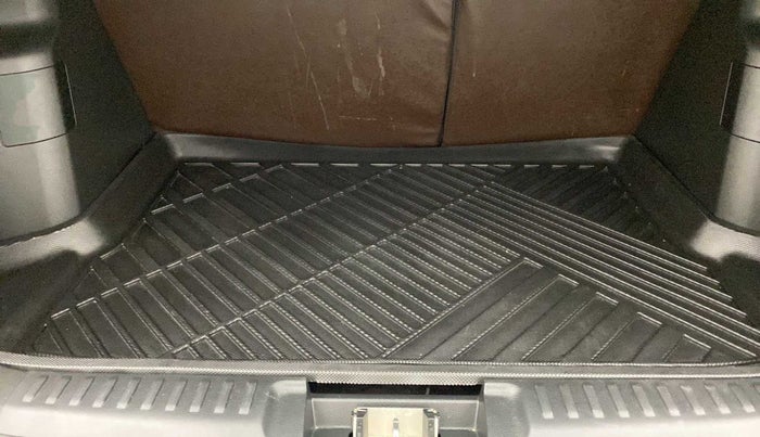 2022 Toyota URBAN CRUISER PREMIUM GRADE AT, Petrol, Automatic, 20,214 km, Boot Inside