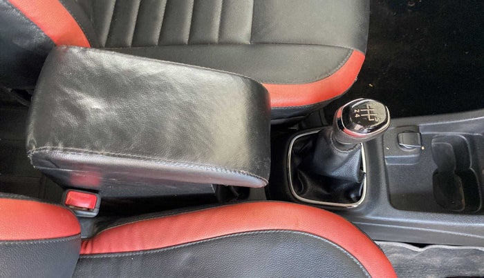2019 Renault Kwid RXT 1.0 (O), Petrol, Manual, 53,641 km, Gear Lever