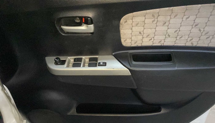 2014 Maruti Wagon R 1.0 VXI, Petrol, Manual, 1,04,217 km, Driver Side Door Panels Control