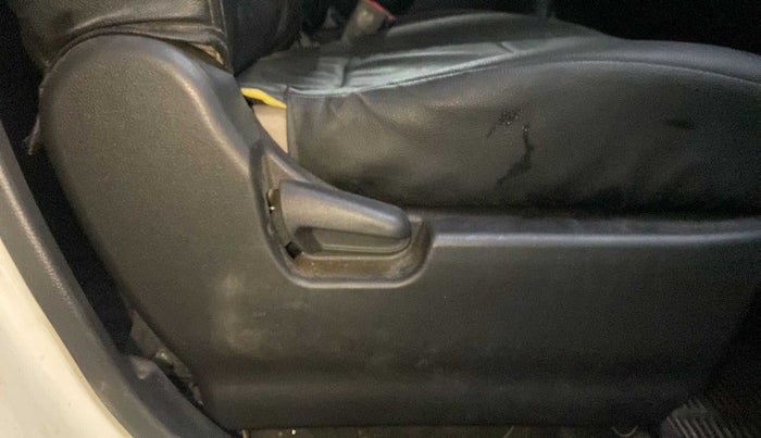 2014 Maruti Wagon R 1.0 VXI, Petrol, Manual, 1,04,217 km, Driver Side Adjustment Panel