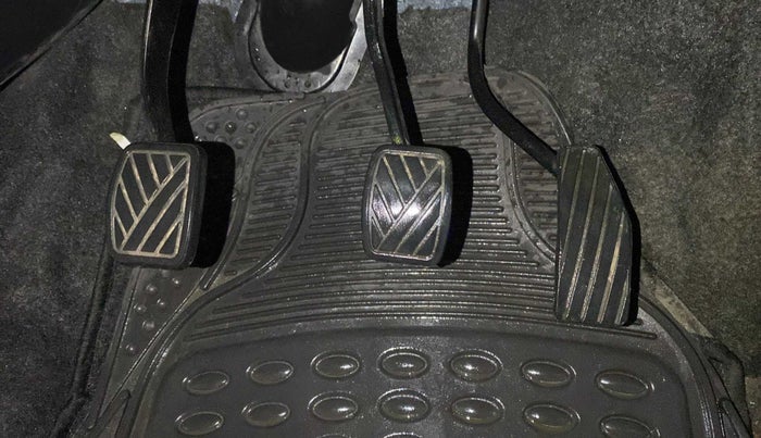 2014 Maruti Wagon R 1.0 VXI, Petrol, Manual, 1,04,217 km, Pedals