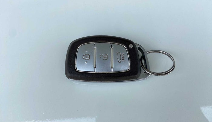 2017 Hyundai Grand i10 ASTA 1.2 KAPPA VTVT, Petrol, Manual, 48,956 km, Key Close Up