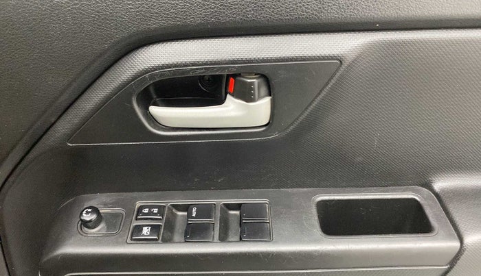 2021 Maruti New Wagon-R VXI 1.0, Petrol, Manual, 40,215 km, Driver Side Door Panels Control