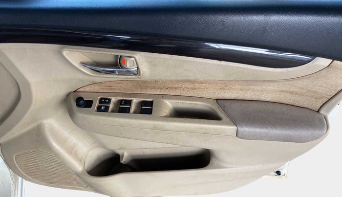 2016 Maruti Ciaz VXI+, Petrol, Manual, 1,16,105 km, Driver Side Door Panels Control