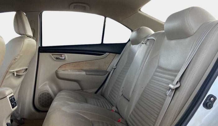 2016 Maruti Ciaz VXI+, Petrol, Manual, 1,16,105 km, Right Side Rear Door Cabin