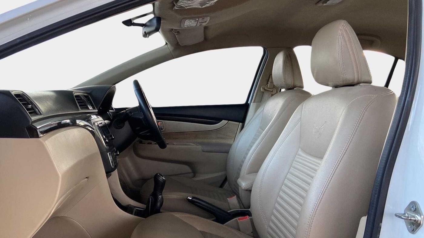 2016 Maruti Ciaz VXI+, Petrol, Manual, 1,16,105 km, Right Side Front Door Cabin