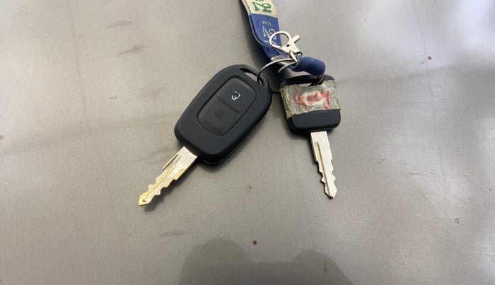 2018 Datsun Redi Go S 1.0 AMT, Petrol, Automatic, 40,396 km, Key Close Up