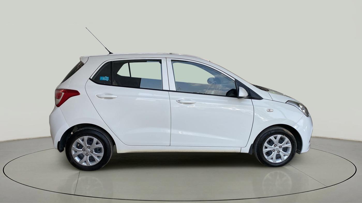 2016 Hyundai Grand i10 MAGNA 1.2 KAPPA VTVT, Petrol, Manual, 70,791 km, Right Side View