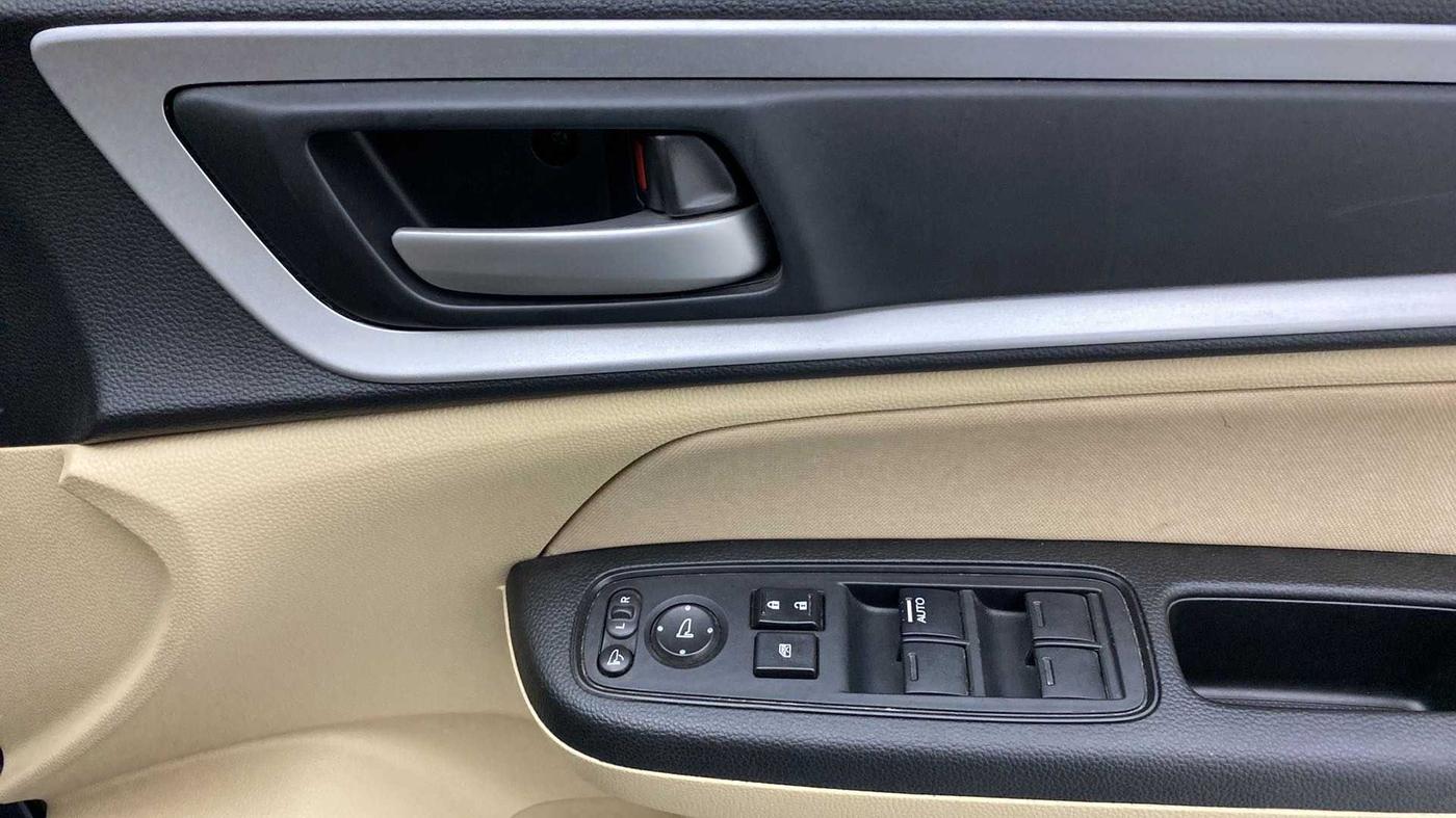 2023 Honda Amaze 1.2L I-VTEC VX CVT, Petrol, Automatic, 21,464 km, Driver Side Door Panels Control