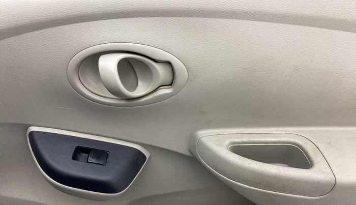 2016 Datsun Go T, Petrol, Manual, 43,331 km, Driver Side Door Panels Control