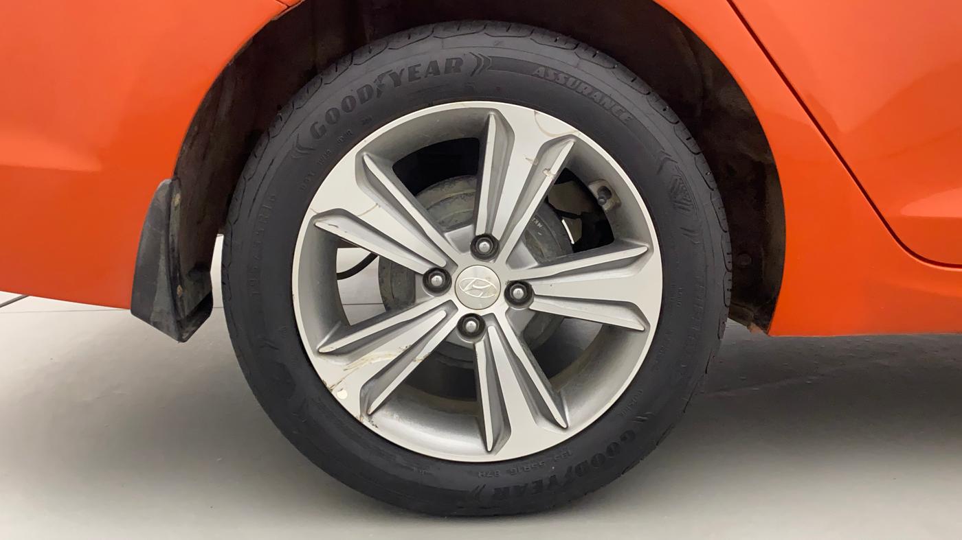 2017 Hyundai Verna 1.6 SX (O) CRDI MT, Diesel, Manual, 66,759 km, Right Rear Wheel