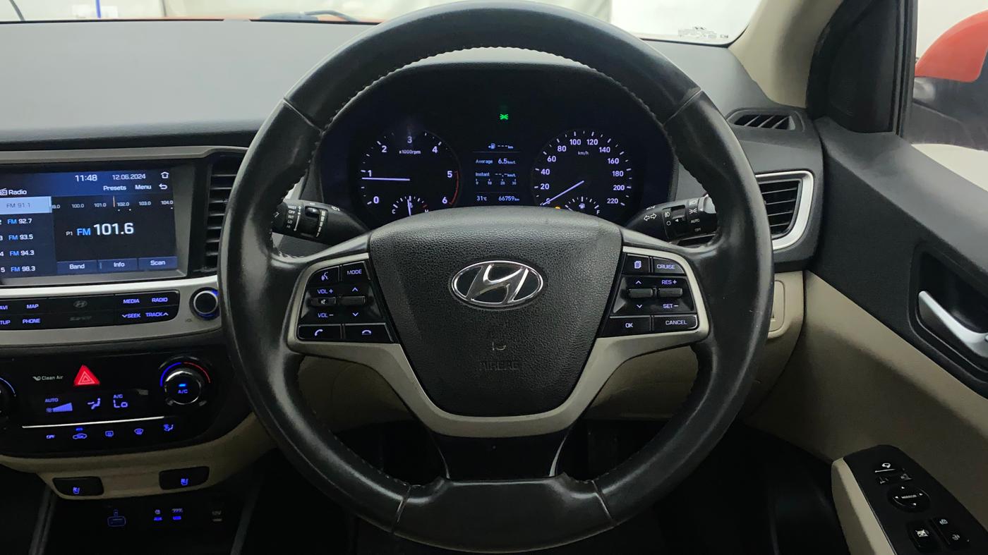 2017 Hyundai Verna 1.6 SX (O) CRDI MT, Diesel, Manual, 66,759 km, Steering Wheel Close Up