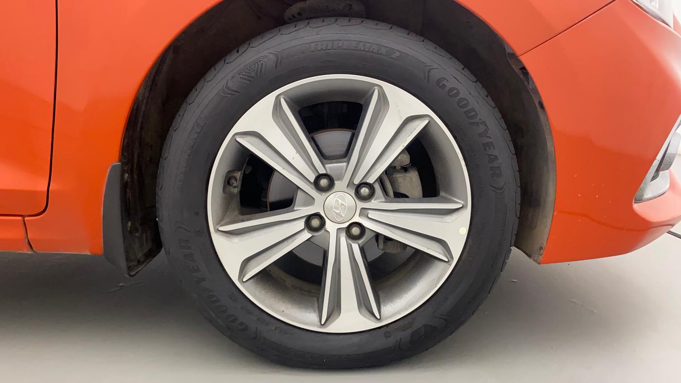 2017 Hyundai Verna 1.6 SX (O) CRDI MT, Diesel, Manual, 66,759 km, Right Front Wheel