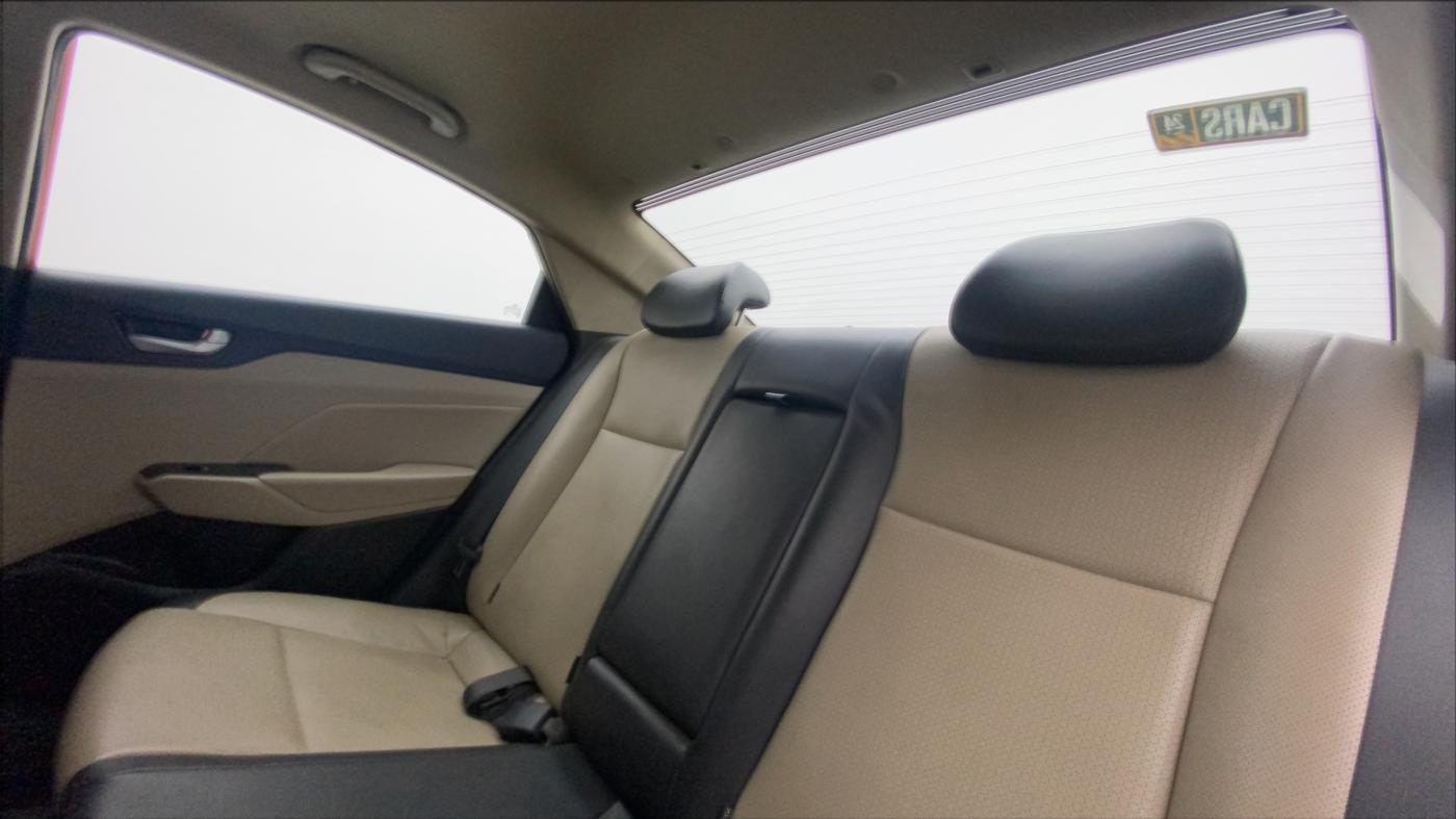 2017 Hyundai Verna 1.6 SX (O) CRDI MT, Diesel, Manual, 66,759 km, Right Side Rear Door Cabin