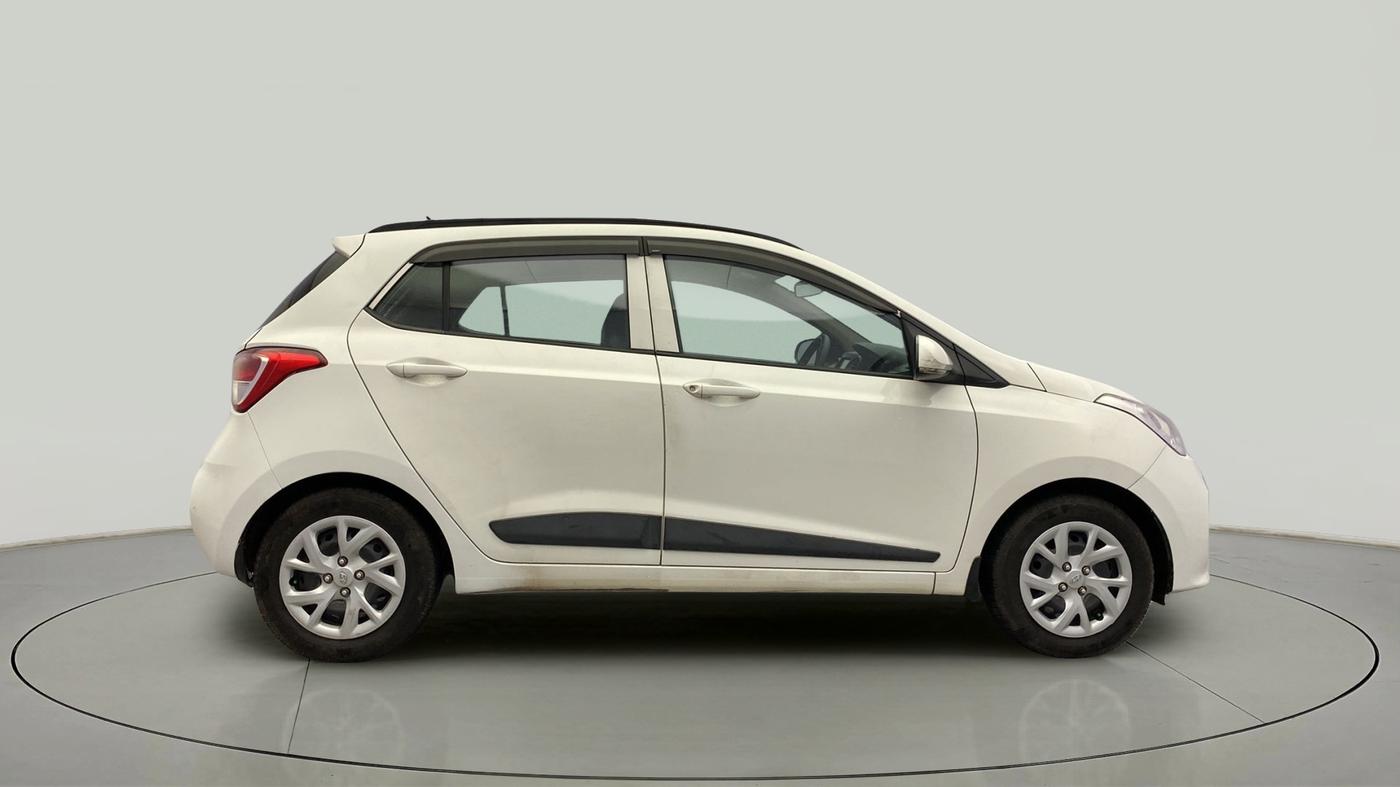 2017 Hyundai Grand i10 SPORTZ (O) 1.2 KAPPA VTVT, Petrol, Manual, 92,724 km, Right Side View