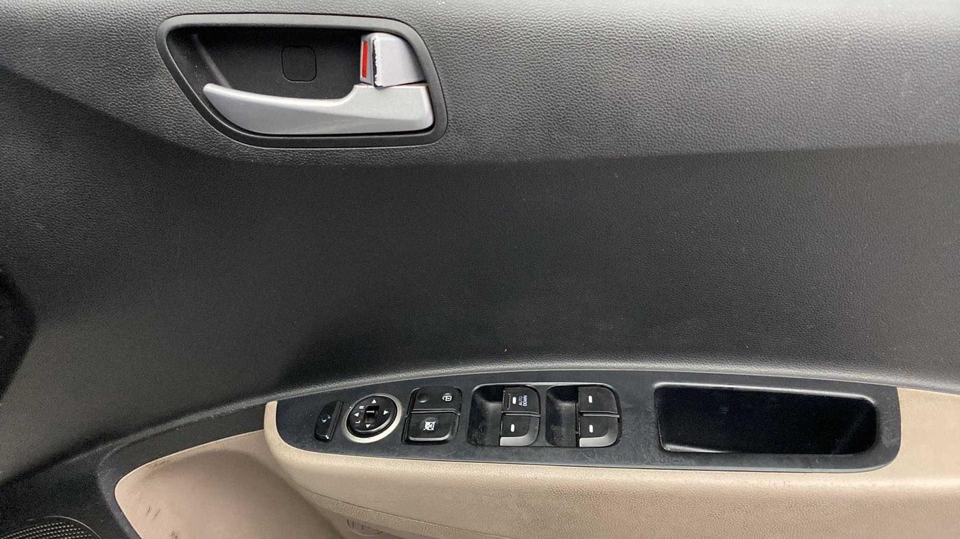 2017 Hyundai Grand i10 SPORTZ (O) 1.2 KAPPA VTVT, Petrol, Manual, 92,724 km, Driver Side Door Panels Control