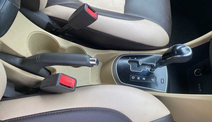 2015 Hyundai Verna FLUIDIC 1.6 CRDI SX AT, Diesel, Automatic, 92,617 km, Gear Lever