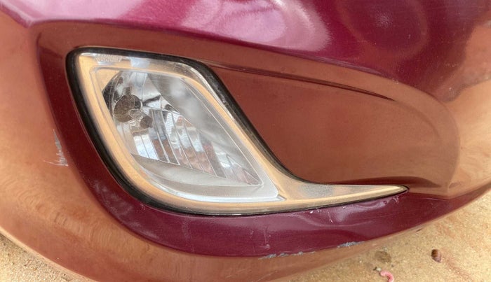 2015 Hyundai Verna FLUIDIC 1.6 CRDI SX AT, Diesel, Automatic, 92,617 km, Right fog light - Not fixed properly