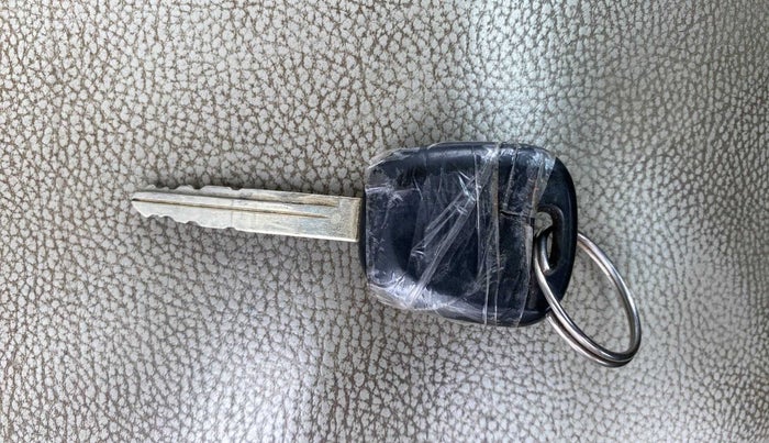 2012 Maruti Omni 5 STR, Petrol, Manual, 37,089 km, Key Close Up