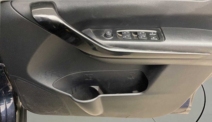 2021 Mahindra XUV700 AX 5 P MT 7 STR, Petrol, Manual, 37,303 km, Driver Side Door Panels Control