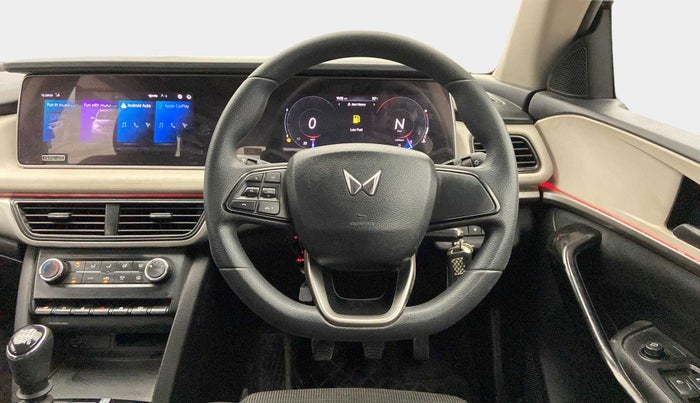 2021 Mahindra XUV700 AX 5 P MT 7 STR, Petrol, Manual, 37,303 km, Steering Wheel Close Up