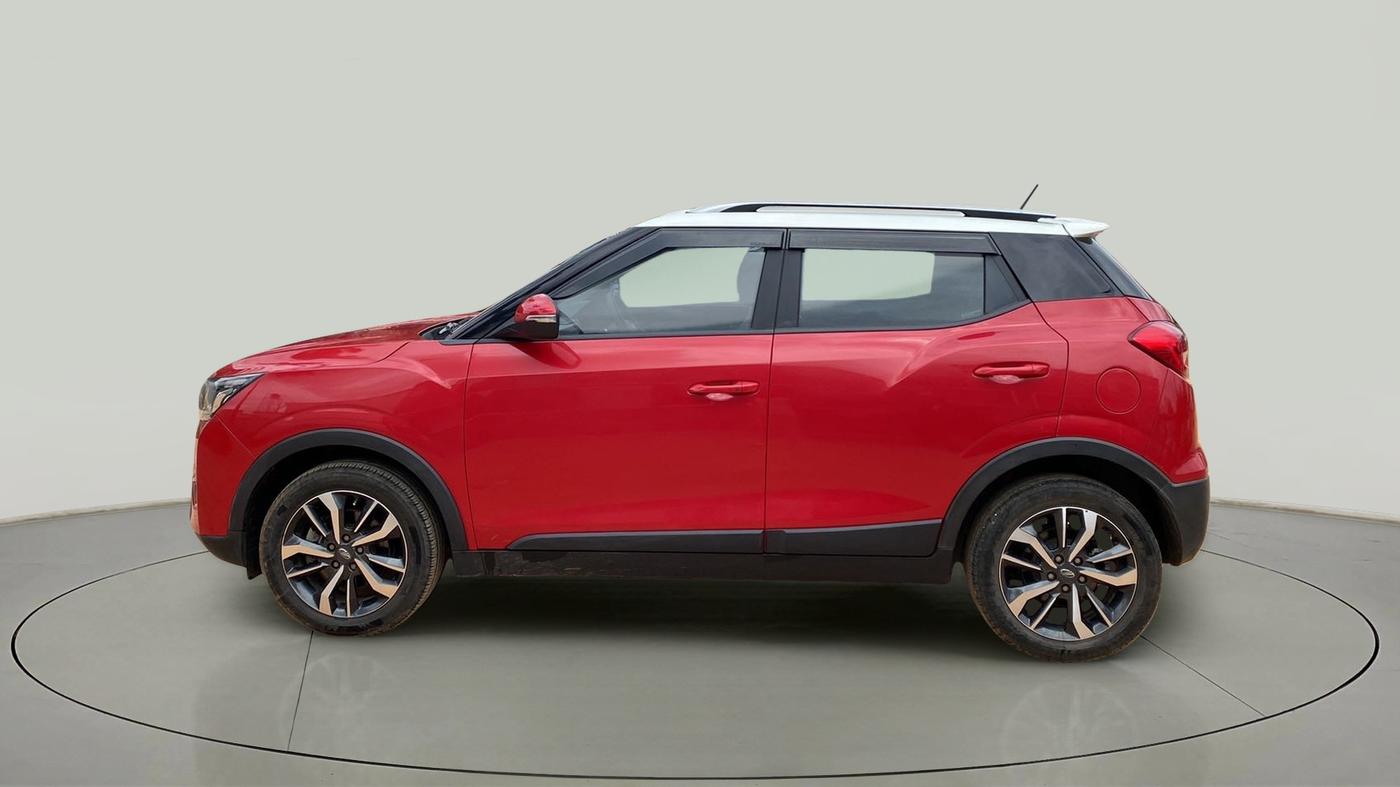 2019 Mahindra XUV300 W8(O) 1.2 PETROL DUAL TONE, Petrol, Manual, 41,165 km, Left Side