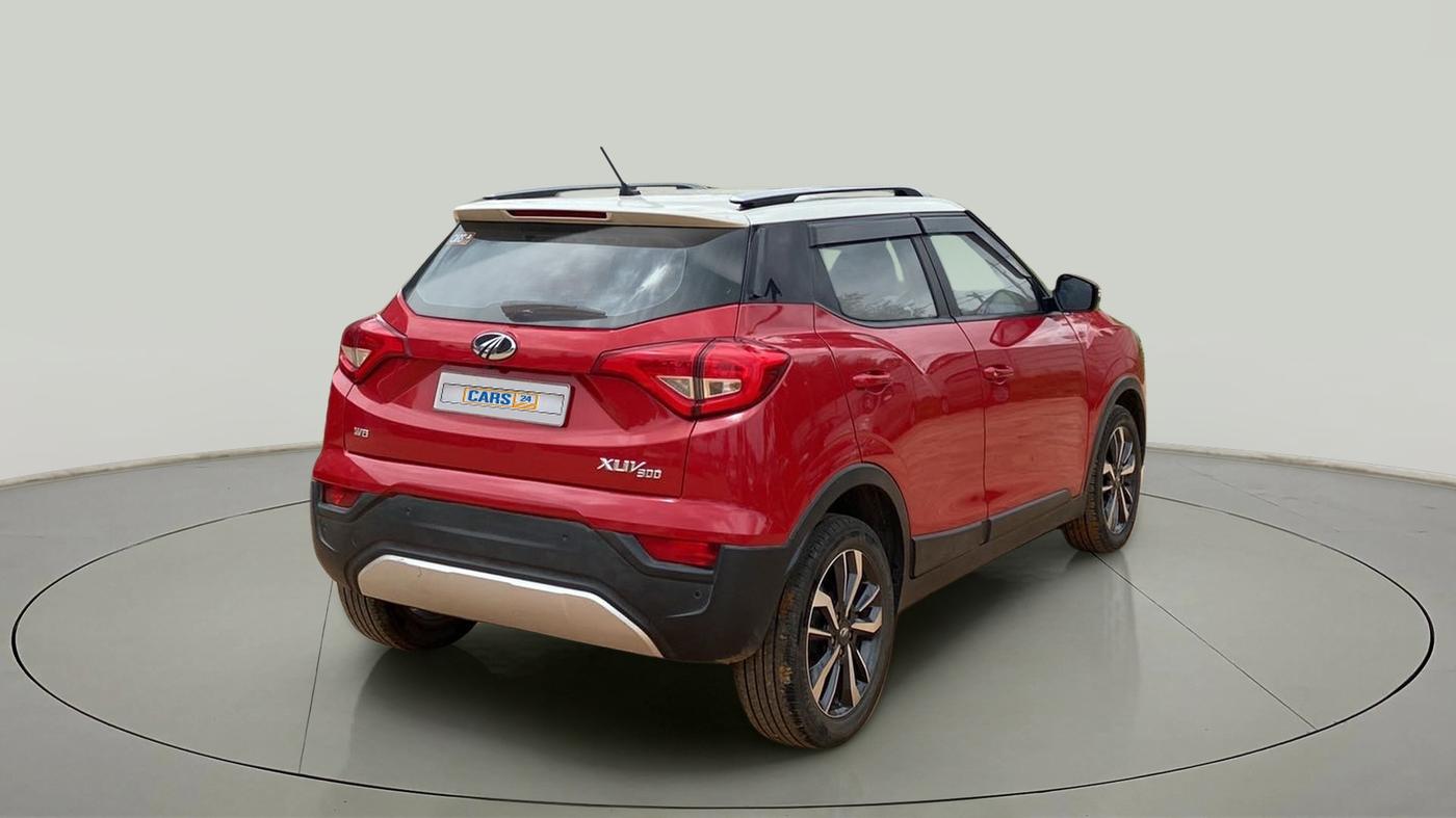2019 Mahindra XUV300 W8(O) 1.2 PETROL DUAL TONE, Petrol, Manual, 41,165 km, Right Back Diagonal