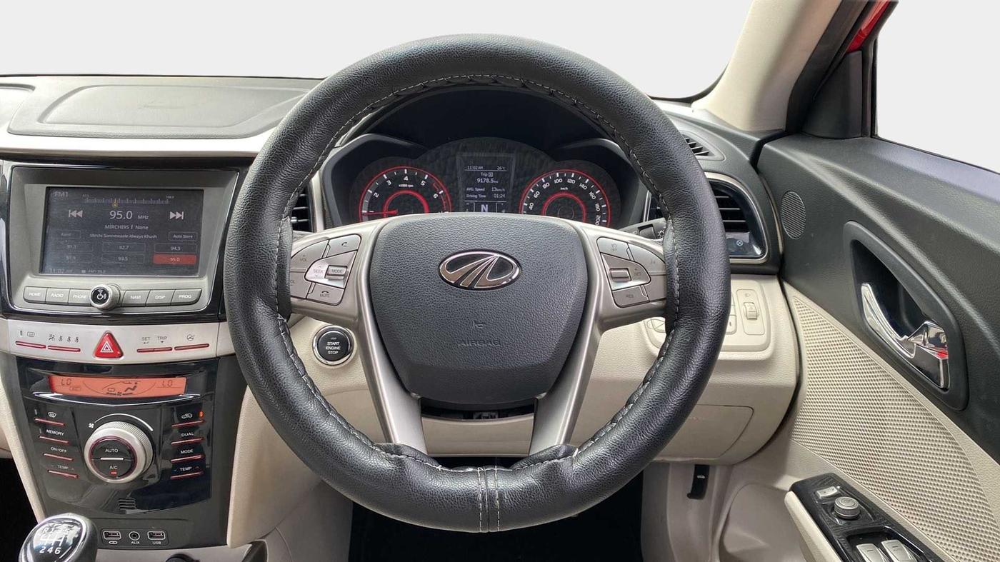2019 Mahindra XUV300 W8(O) 1.2 PETROL DUAL TONE, Petrol, Manual, 41,165 km, Steering Wheel Close Up