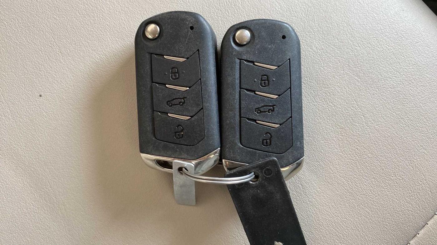 2023 Mahindra XUV300 W8 1.5 DIESEL, Diesel, Manual, 2,634 km, Key Close Up