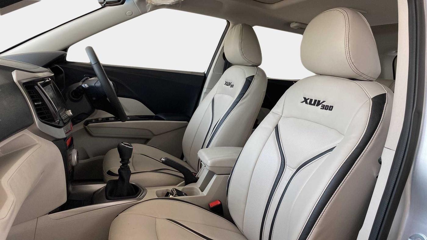 2023 Mahindra XUV300 W8 1.5 DIESEL, Diesel, Manual, 2,634 km, Right Side Front Door Cabin
