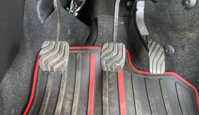 2019 Renault TRIBER RXZ, Petrol, Manual, 7,013 km, Pedals