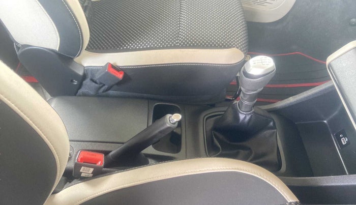 2019 Renault TRIBER RXZ, Petrol, Manual, 7,013 km, Gear Lever