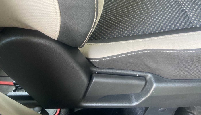 2019 Renault TRIBER RXZ, Petrol, Manual, 7,013 km, Driver Side Adjustment Panel