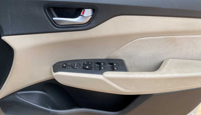 2018 Hyundai Verna 1.6 CRDI SX, Diesel, Manual, 81,256 km, Driver Side Door Panels Control