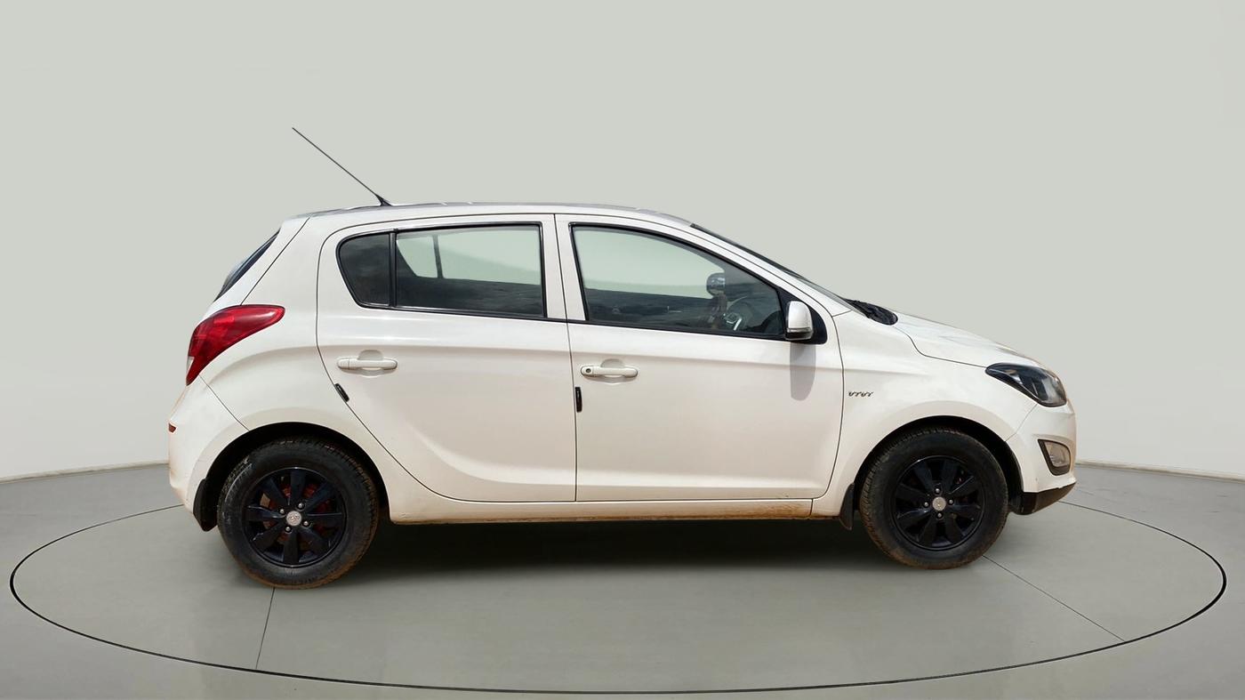 2012 Hyundai i20 SPORTZ 1.2, Petrol, Manual, 99,928 km, Right Side View