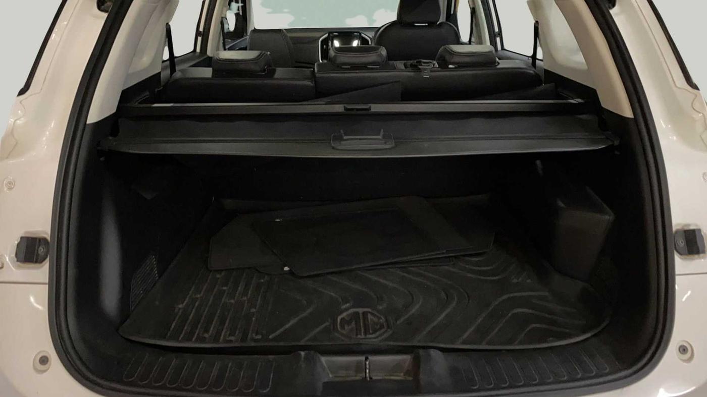 2019 MG HECTOR SHARP 1.5 DCT PETROL, CNG, Automatic, 33,137 km, Boot Inside