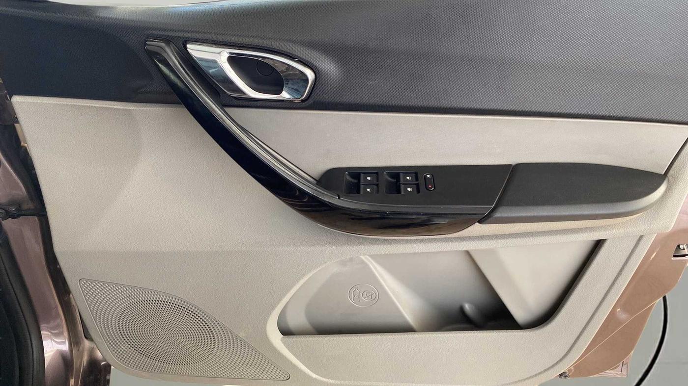 2017 Tata Tiago XZ PETROL, Petrol, Manual, 44,216 km, Driver Side Door Panels Control