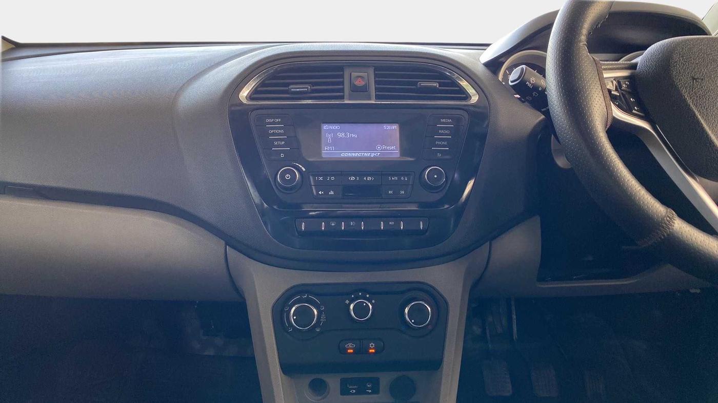 2017 Tata Tiago XZ PETROL, Petrol, Manual, 44,216 km, Air Conditioner