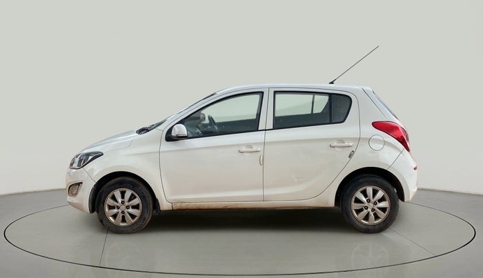 2014 Hyundai i20 SPORTZ 1.4 CRDI, Diesel, Manual, 1,02,555 km, Left Side