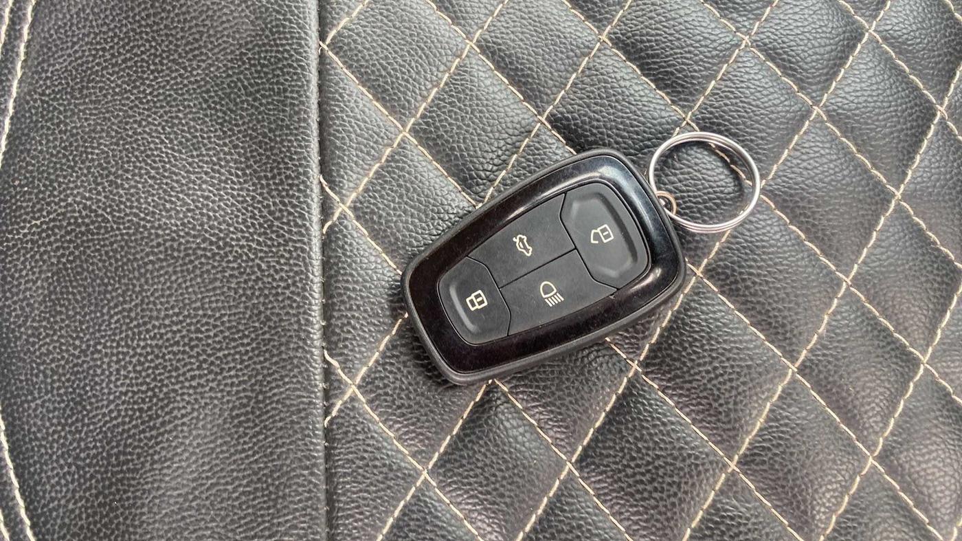 2018 Tata NEXON XZ PLUS PETROL, Petrol, Manual, 26,661 km, Key Close Up